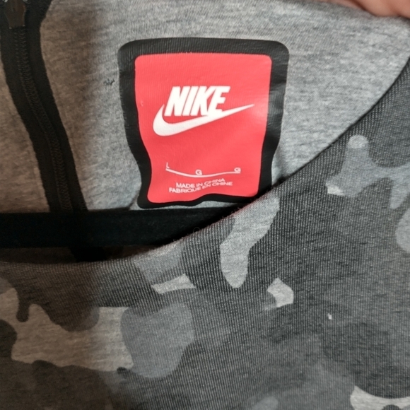 Nike Camo Cropped Sweatshirt, size L - Picture 3 of 7